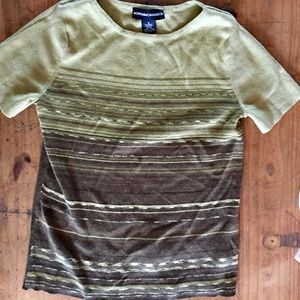 Short sleeve sweater